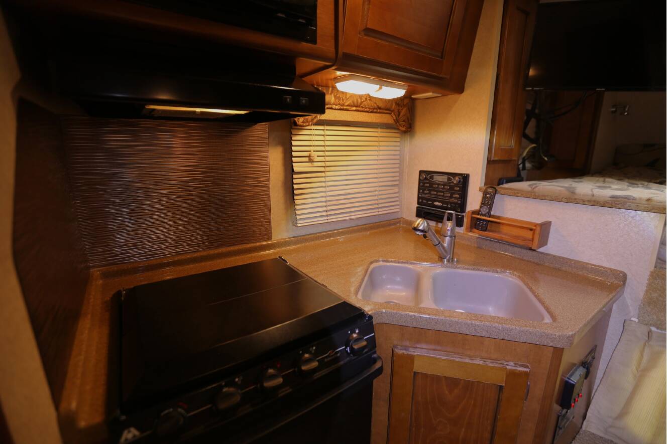 A photo of this 2013 Lance 1050S