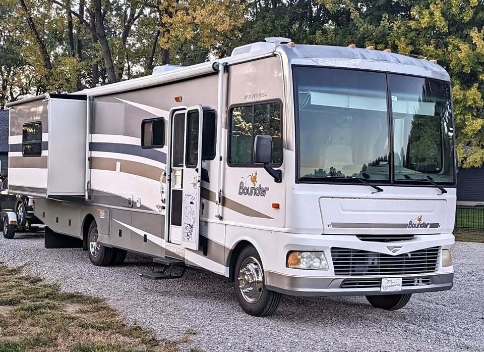 2006 Fleetwood BOUNDER 35E RV