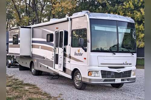 2006 Fleetwood BOUNDER 35E in harlingen TX