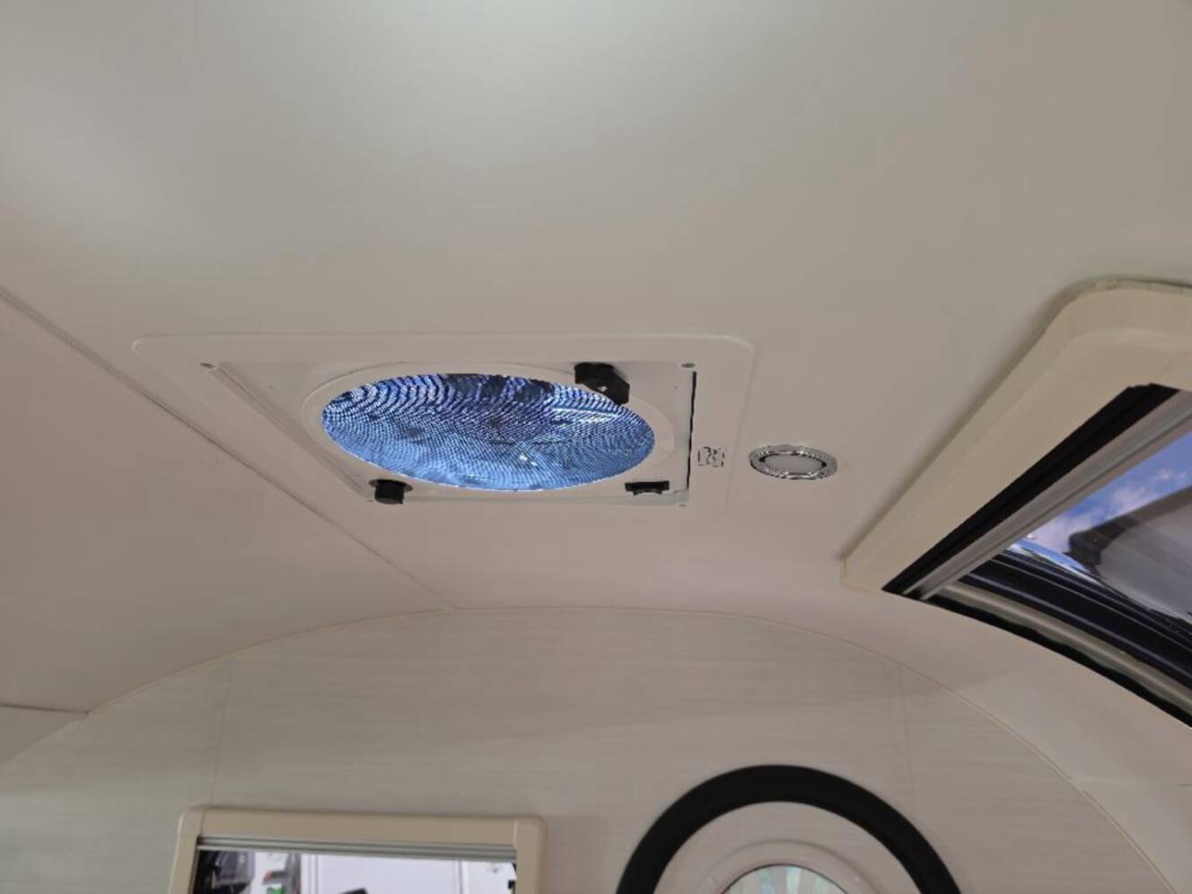 A photo of this 2026 Nucamp TAG XL SE
