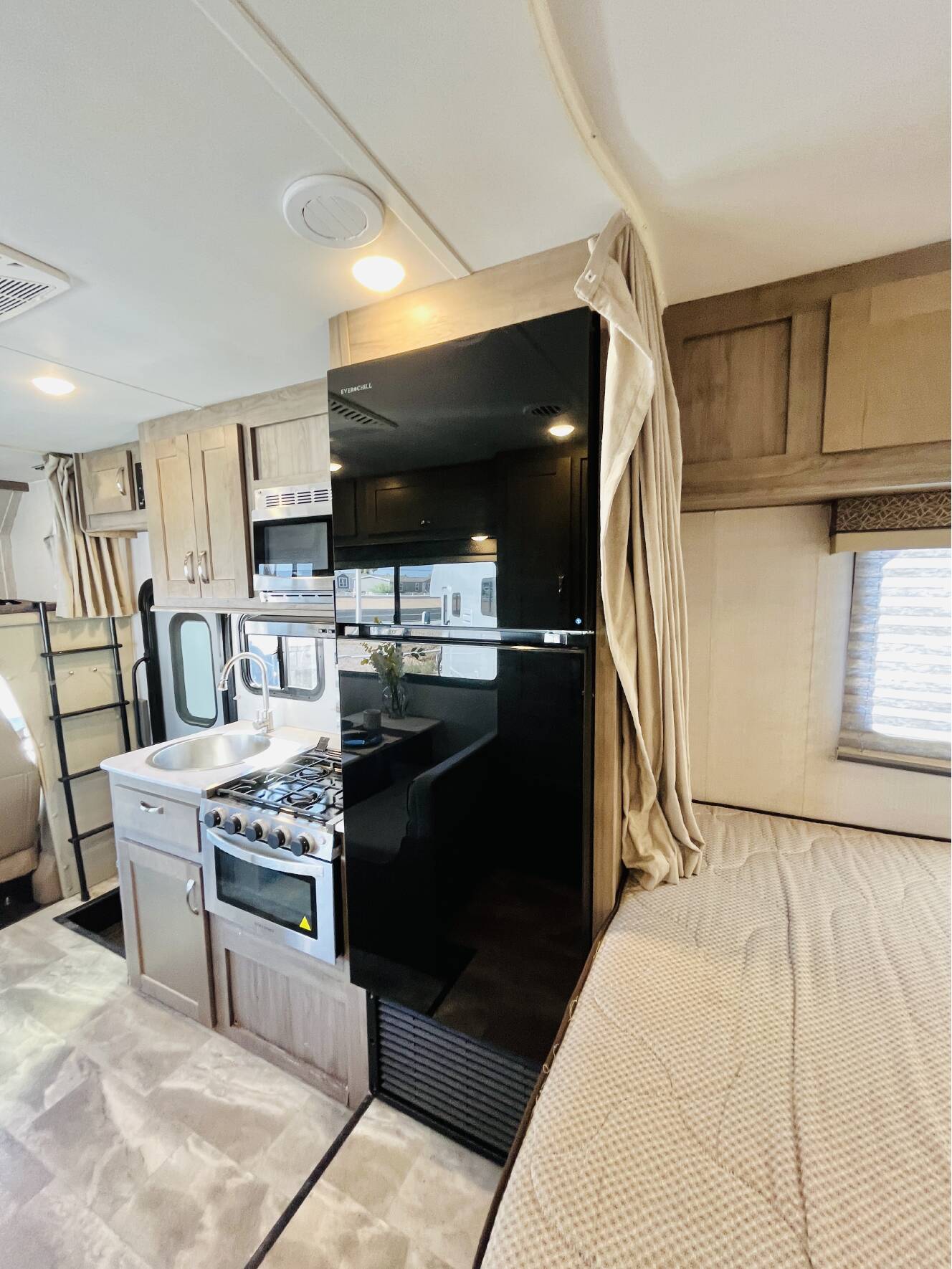 A photo of this 2024 Gulf Stream CONQUEST LE 6237