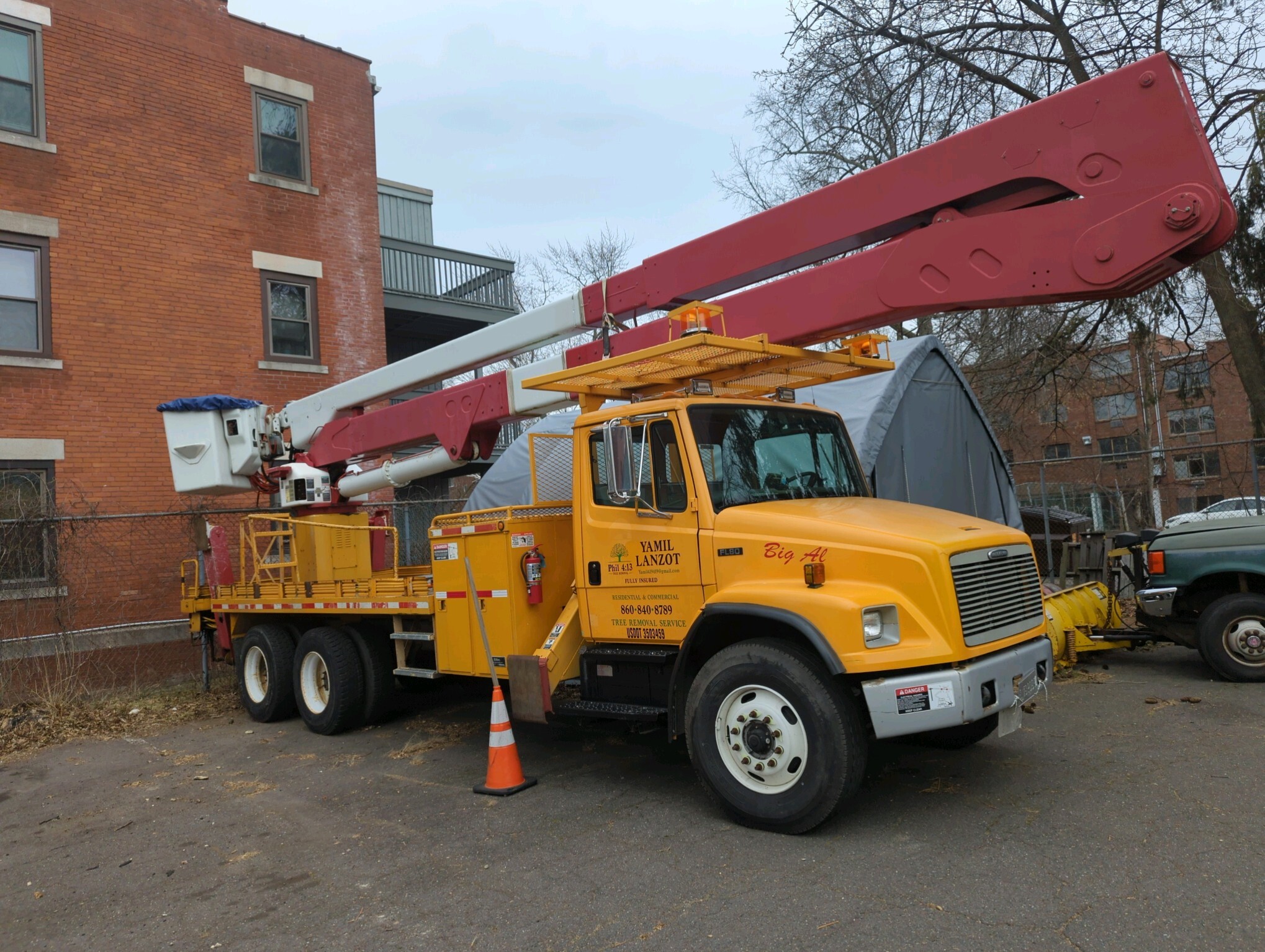 2000 FREIGHTLINER Fl80 in Hartford, CT