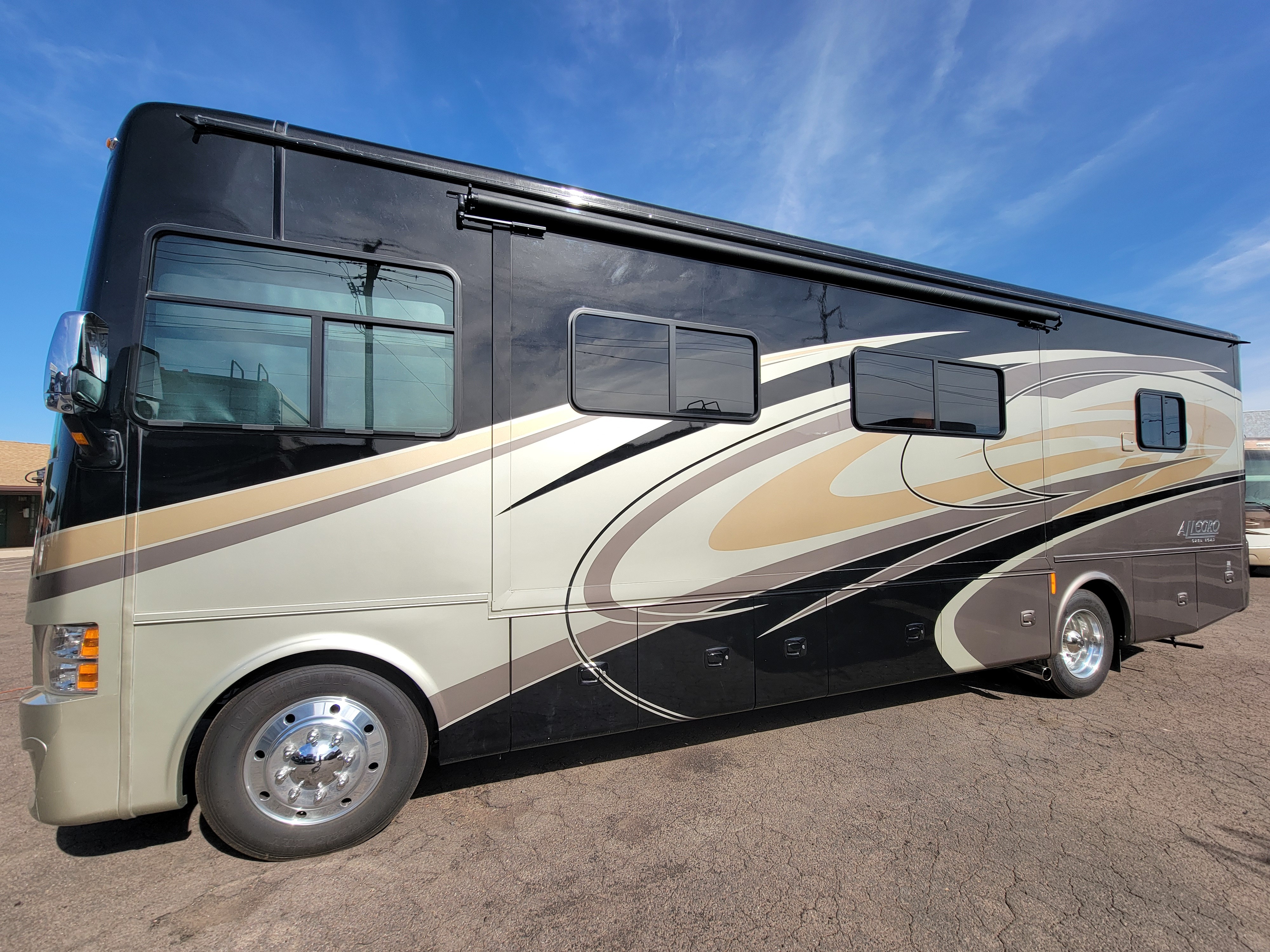 2015 Tiffin Motorhomes ALLEGRO 31 SA RV