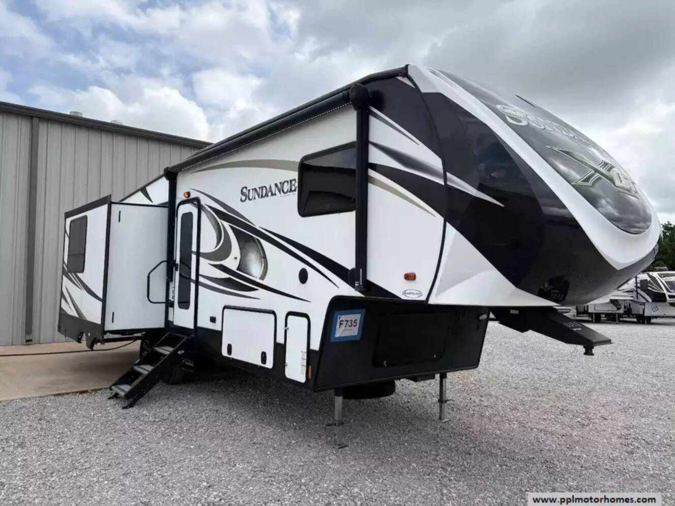 A photo of this 2018 Heartland SUNDANCE XLT SD XLT 289TS