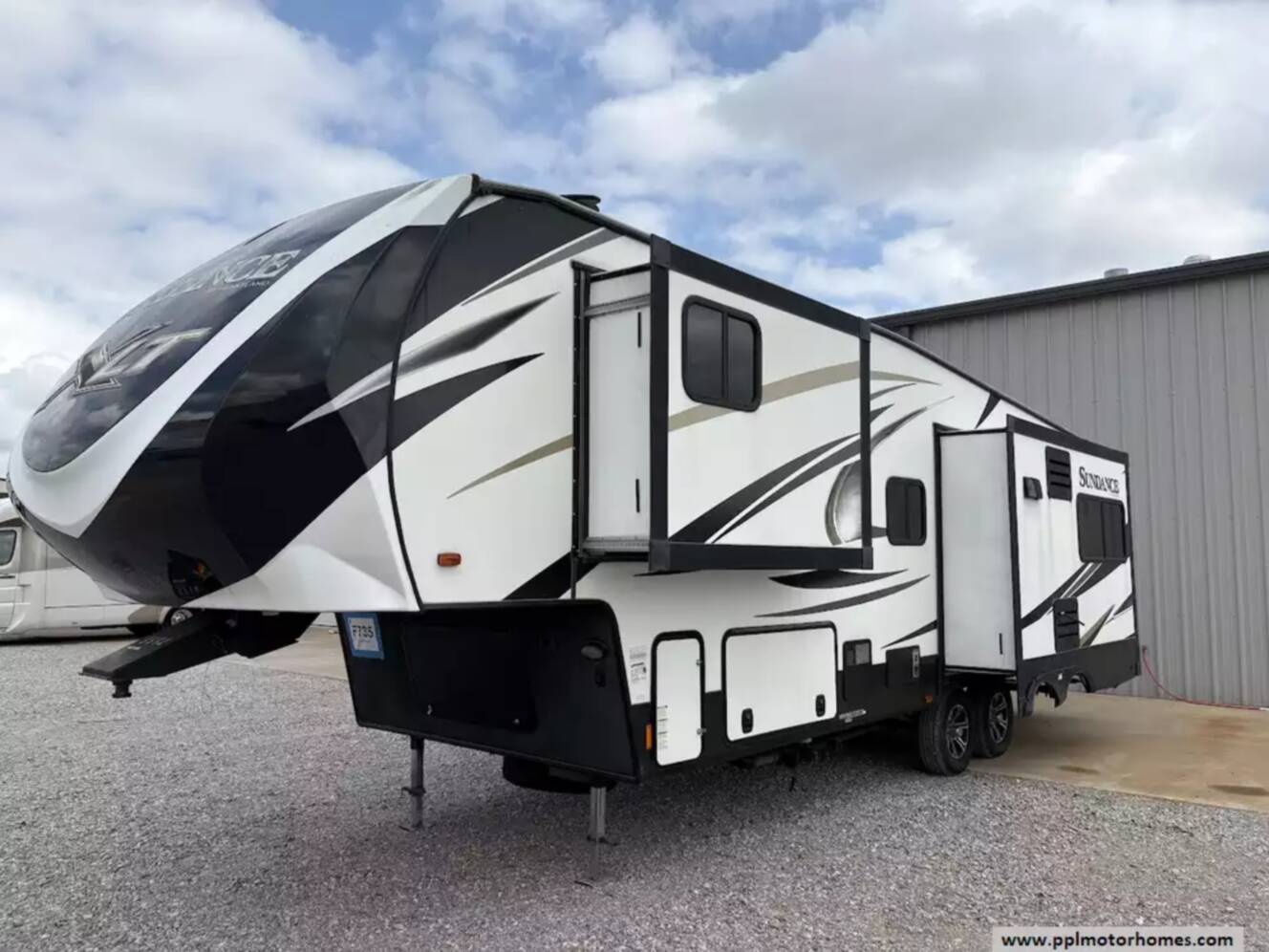 A photo of this 2018 Heartland SUNDANCE XLT SD XLT 289TS