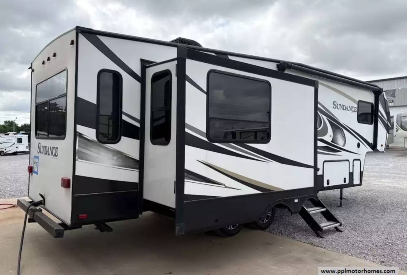 A photo of this 2018 Heartland SUNDANCE XLT SD XLT 289TS