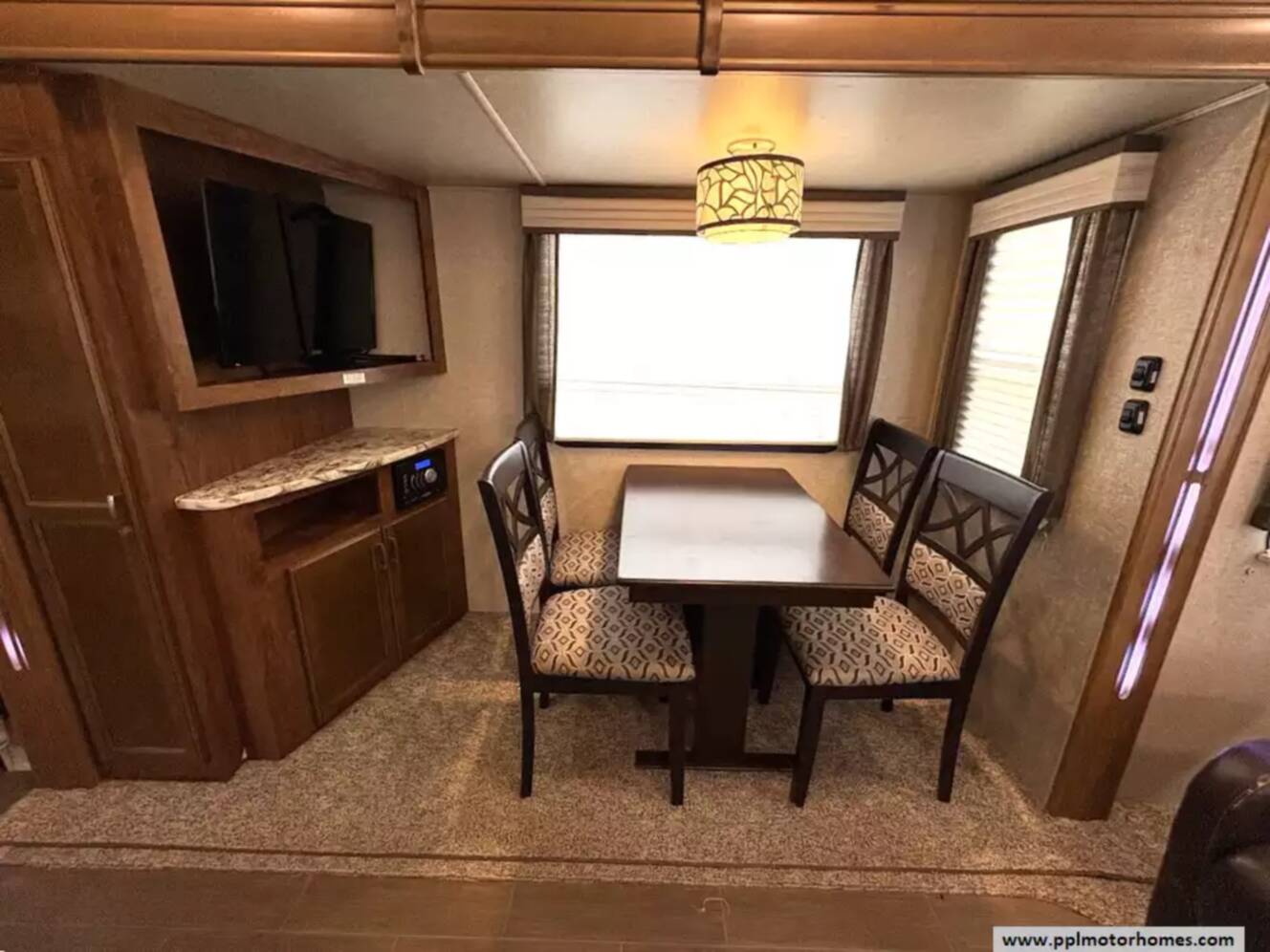 A photo of this 2018 Heartland SUNDANCE XLT SD XLT 289TS