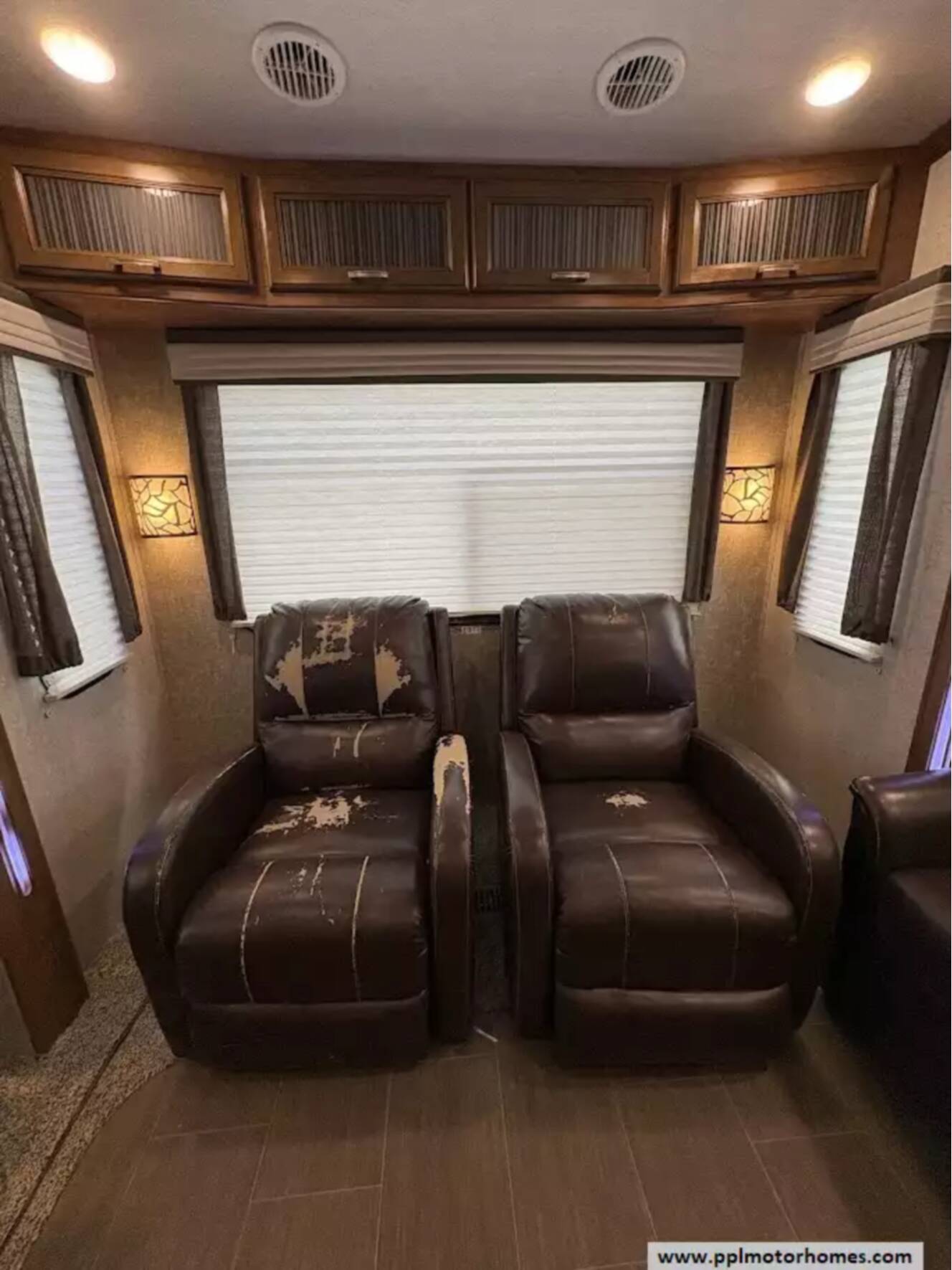 A photo of this 2018 Heartland SUNDANCE XLT SD XLT 289TS