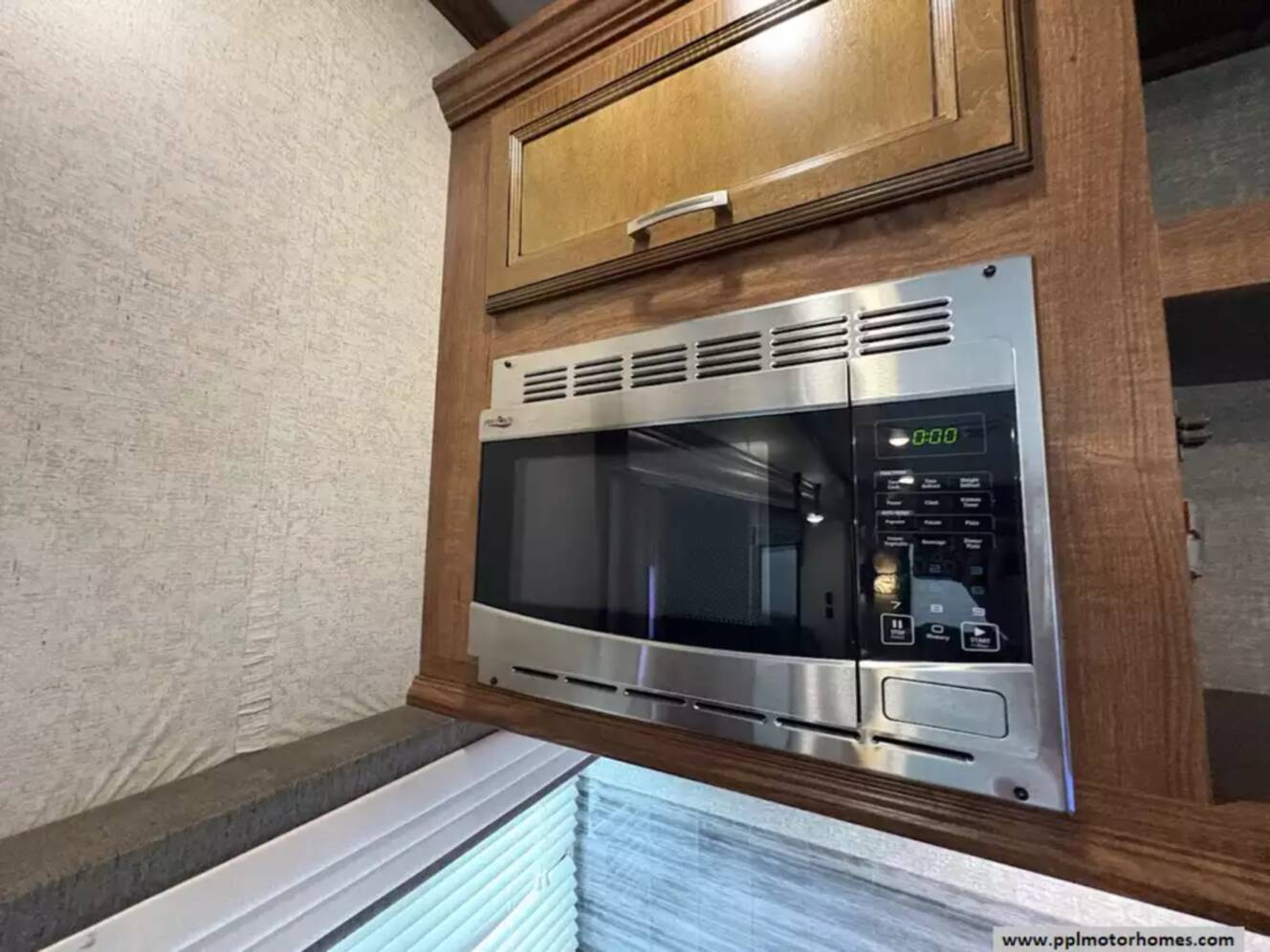 A photo of this 2018 Heartland SUNDANCE XLT SD XLT 289TS