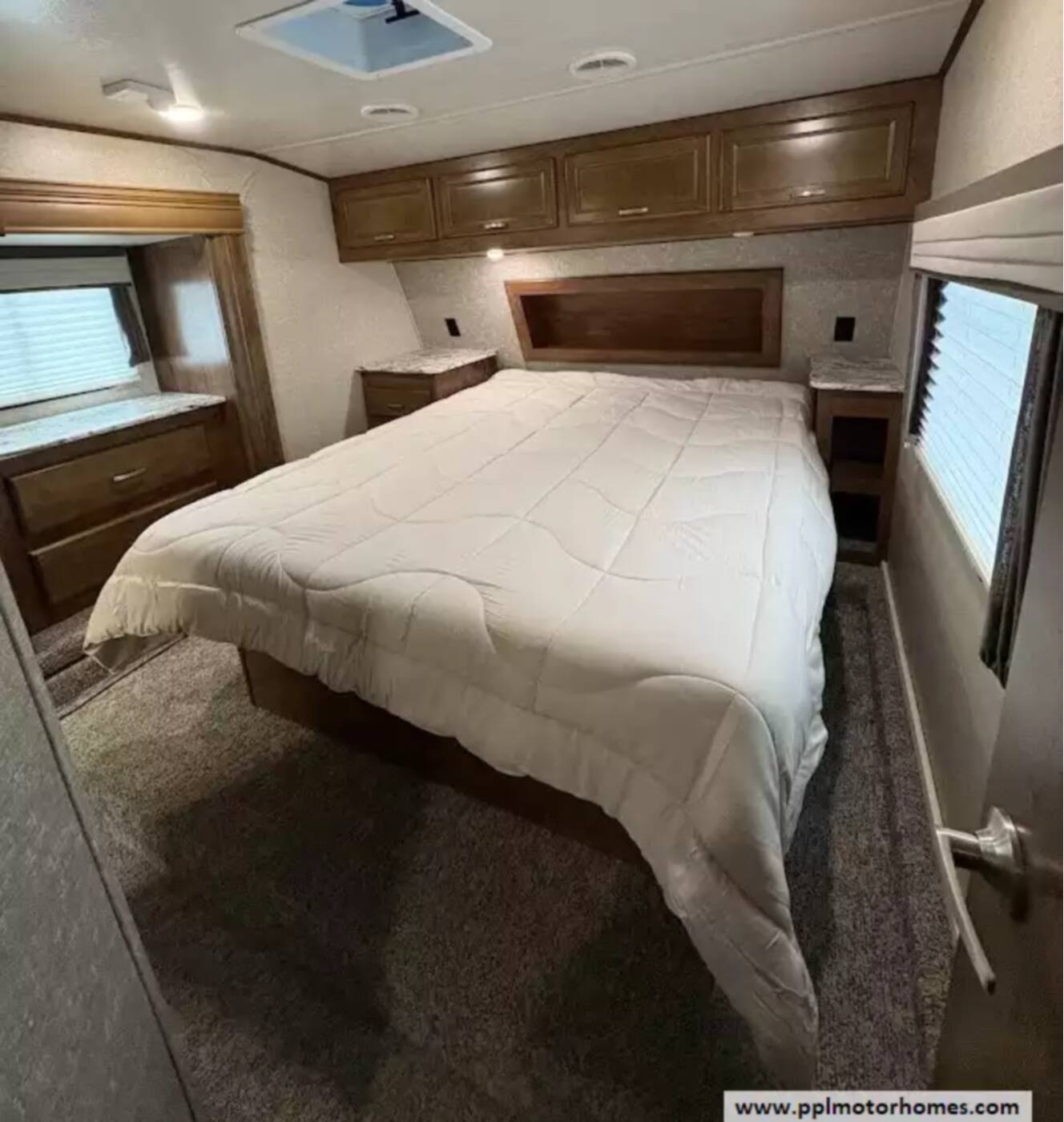 A photo of this 2018 Heartland SUNDANCE XLT SD XLT 289TS