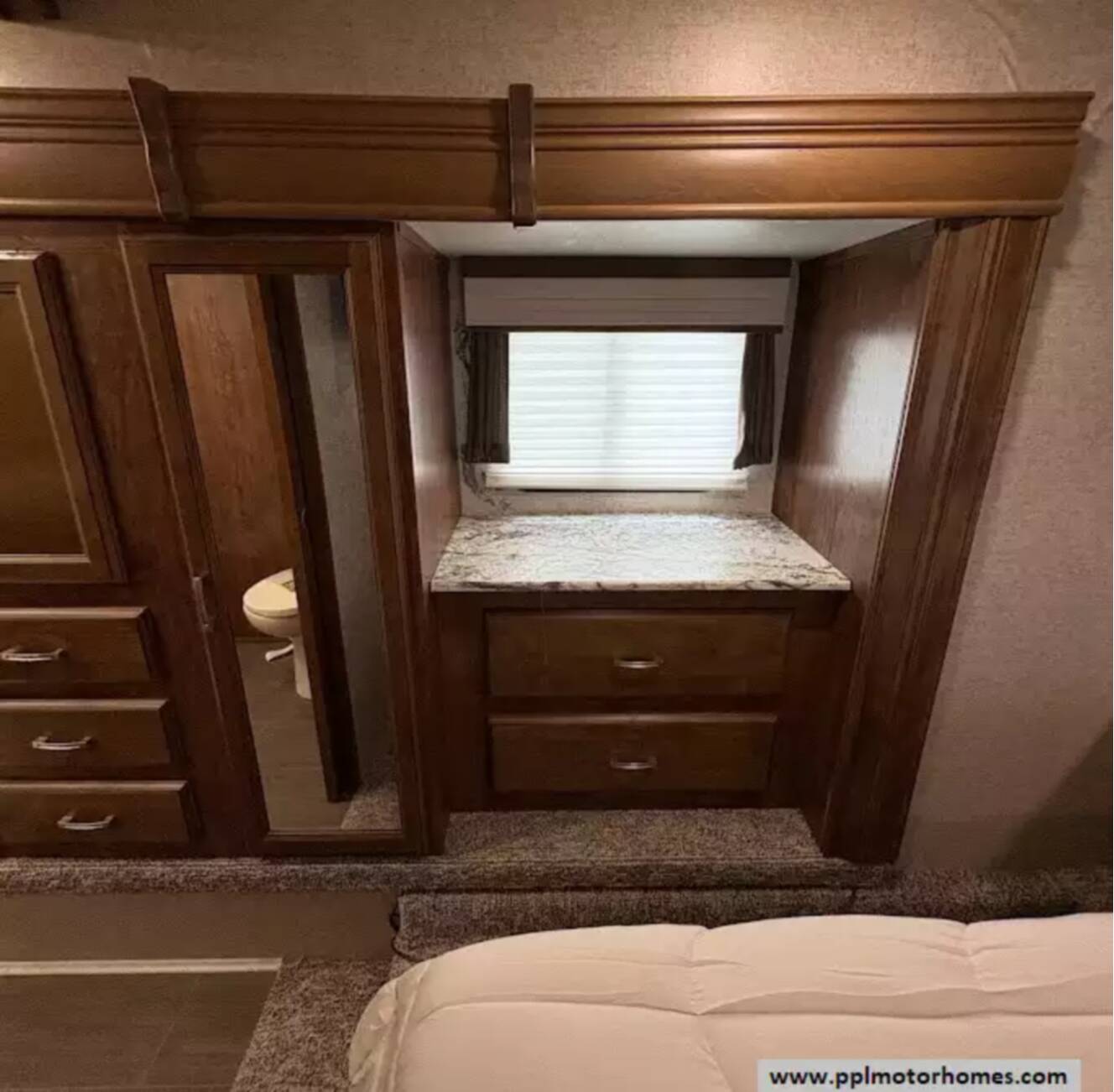 A photo of this 2018 Heartland SUNDANCE XLT SD XLT 289TS