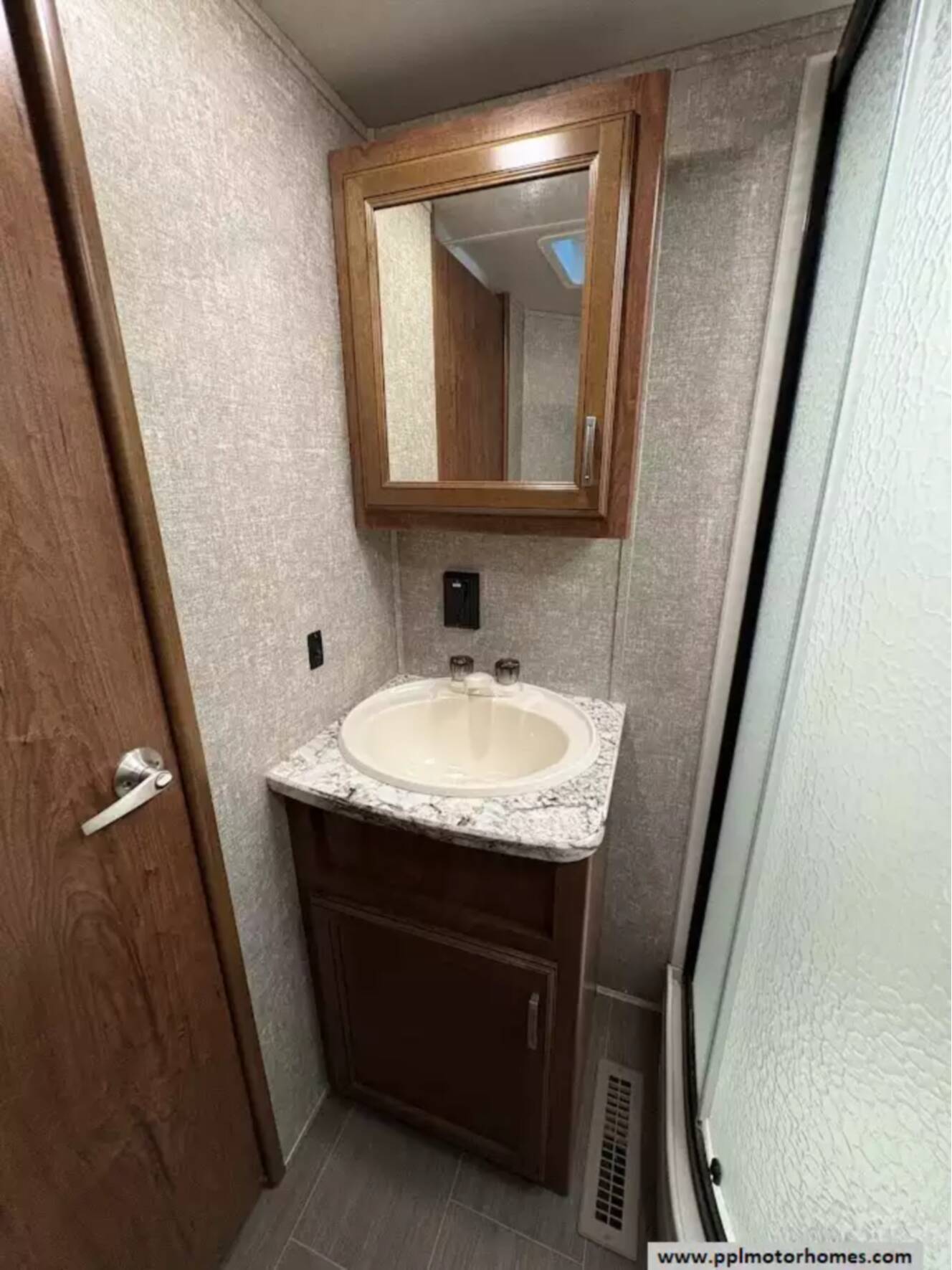A photo of this 2018 Heartland SUNDANCE XLT SD XLT 289TS