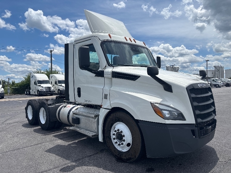 2021 FREIGHTLINER CASCADIA 126 in Richmond, IN
