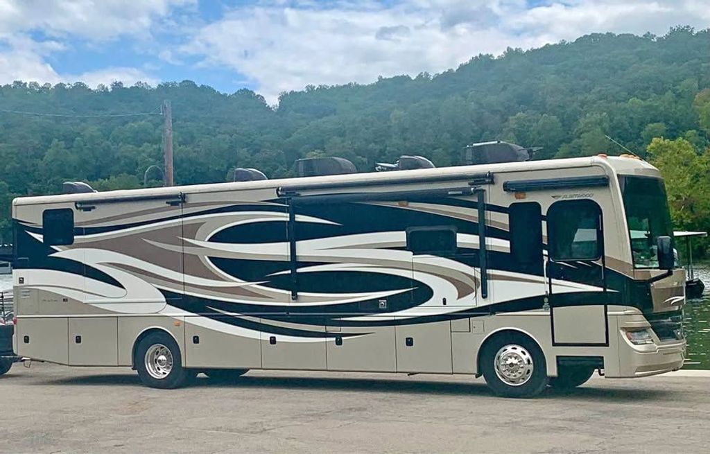 2016 Fleetwood Pace Arrow LXE 38K in spring city TN