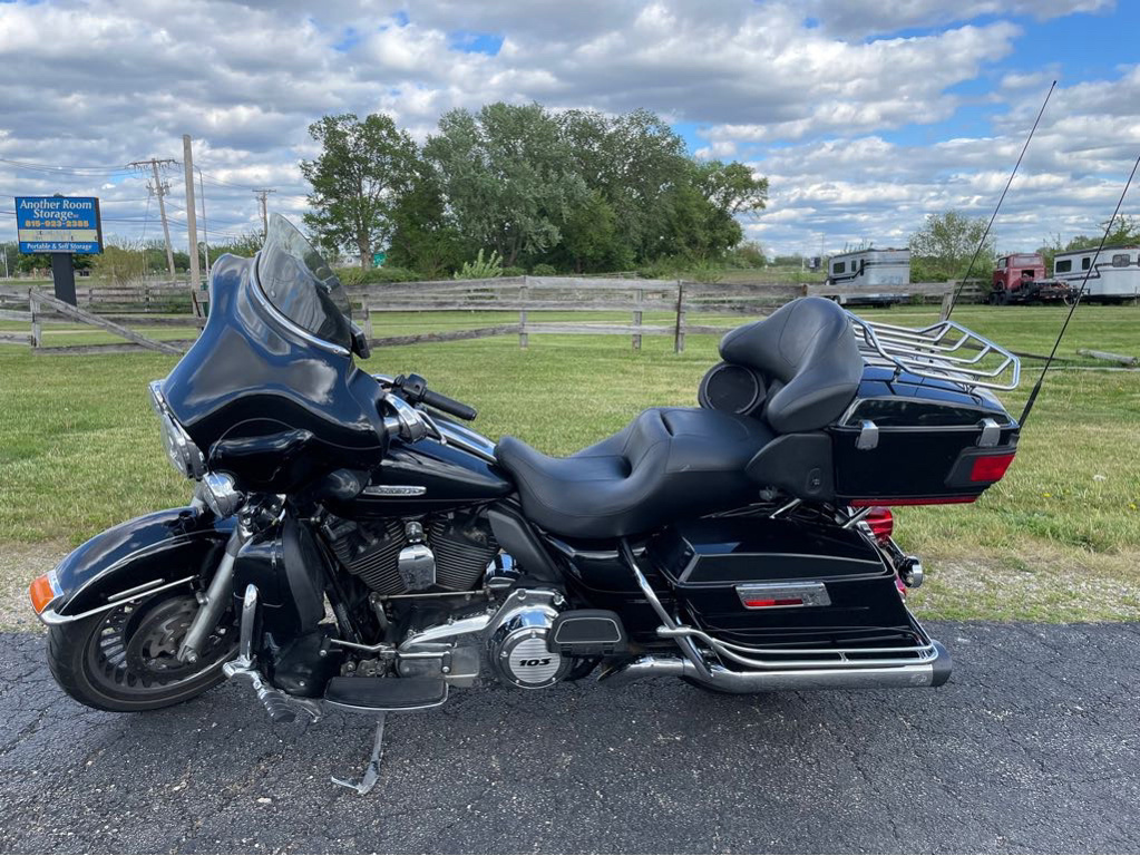 2012 Harley-Davidson ELECTRA GLIDE ULTRA LIMITED FLHTK - BLACK ULTRA LIMITED in Marengo, IL