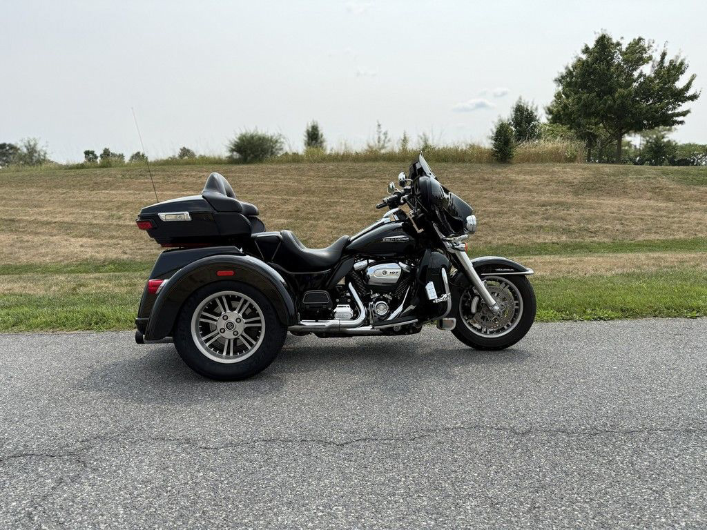 2018 Harley-Davidson Trike FLHTCUTG - Tri Glide Ultra ULTRA CLASSIC® in Winchester, VA