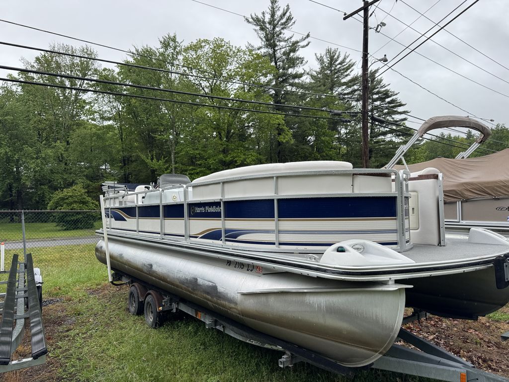 2001 Harris Classic Euro 240 SL in tafton PA
