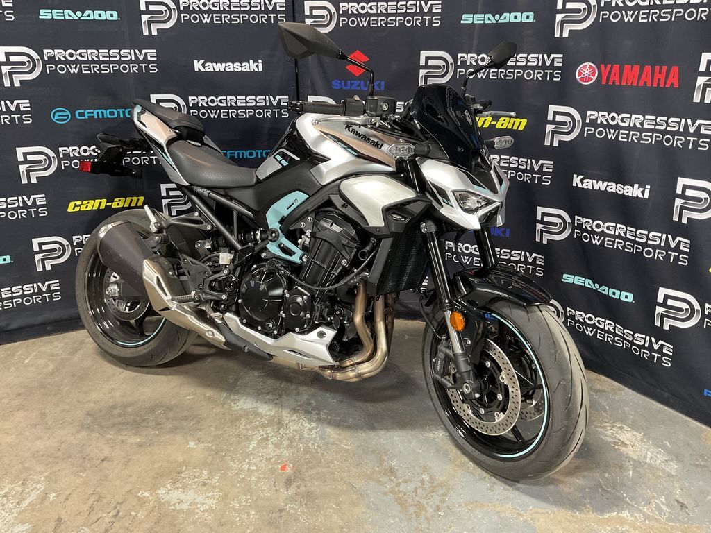 2025 Kawasaki Z900 ABS Galaxy Silver/Metallic Spark Black ABS in Granbury, TX