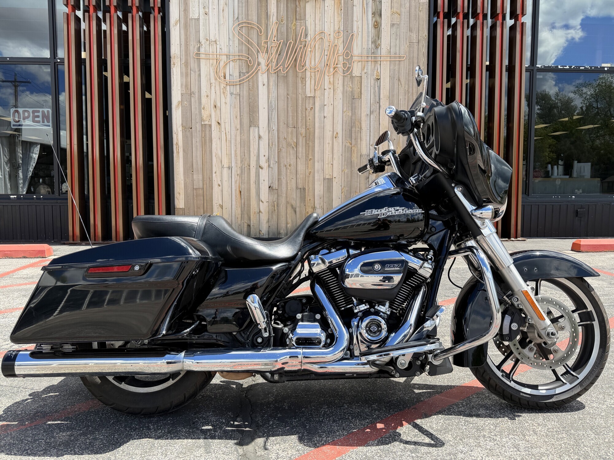 2018 Harley-Davidson Street Glide in Sturgis, SD