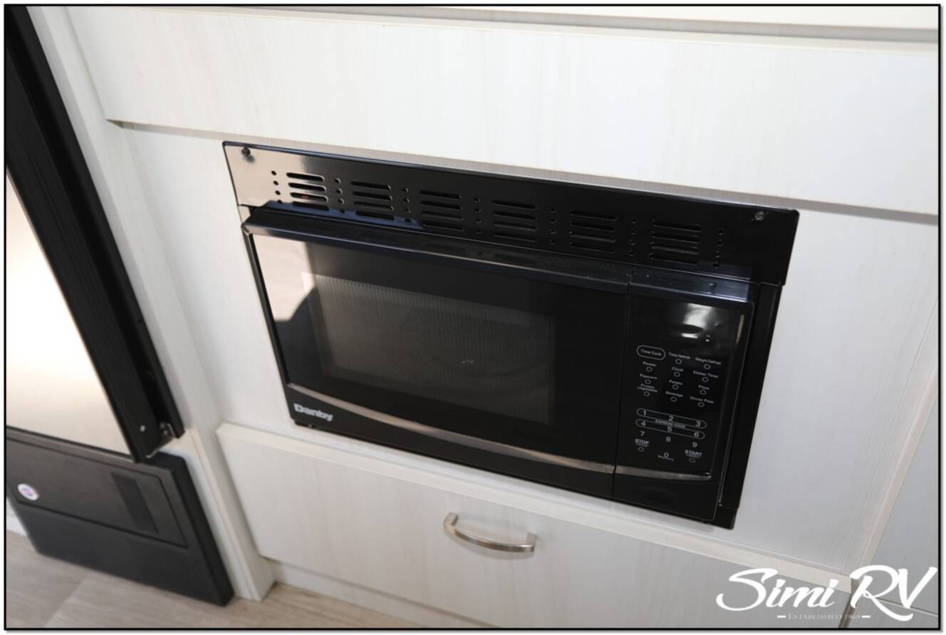 A photo of this 2020 Airstream Bambi 22FB