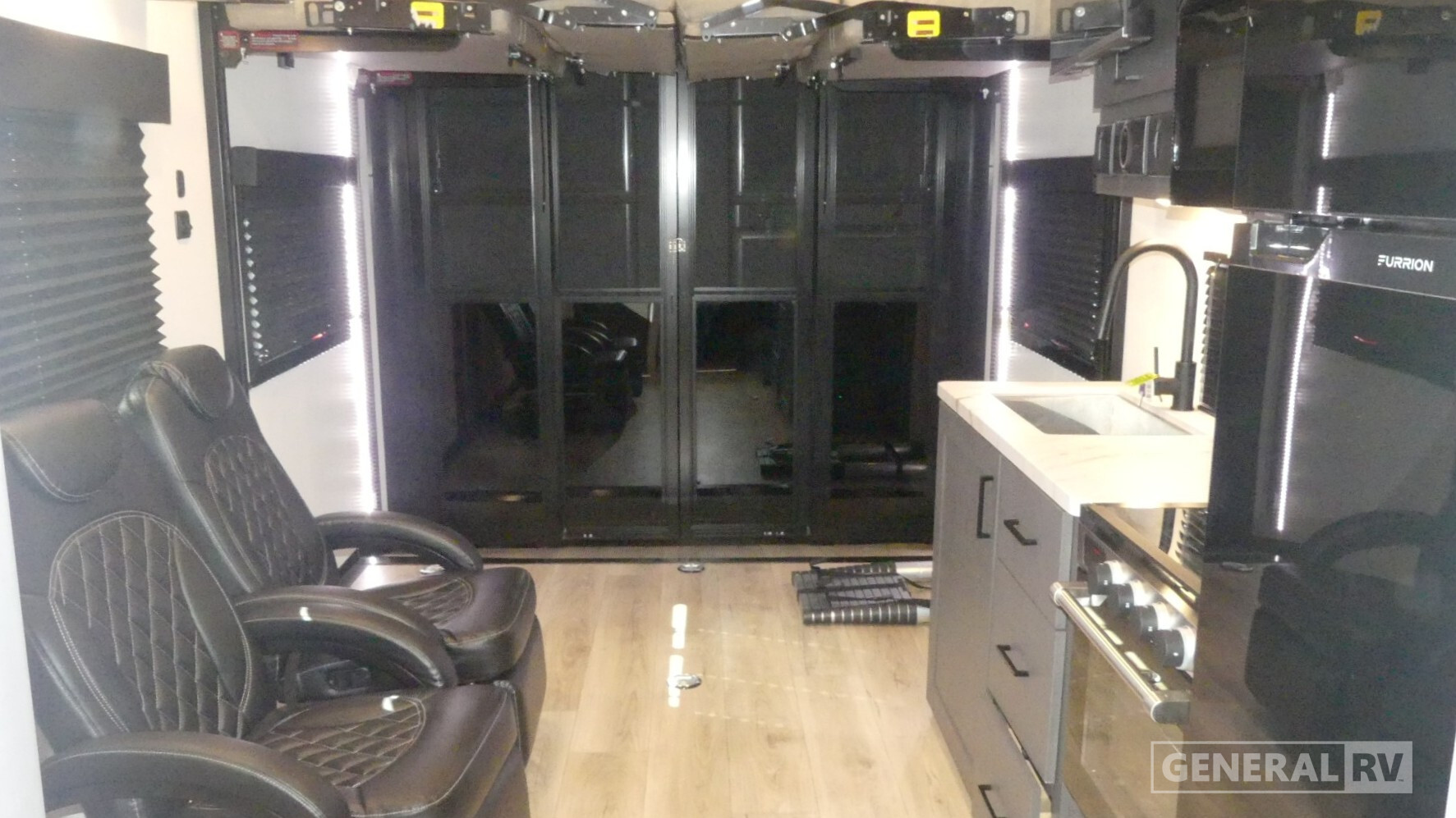 2025 Alliance Rv VALOR ALL-ACCESS 21T15 in fort pierce FL