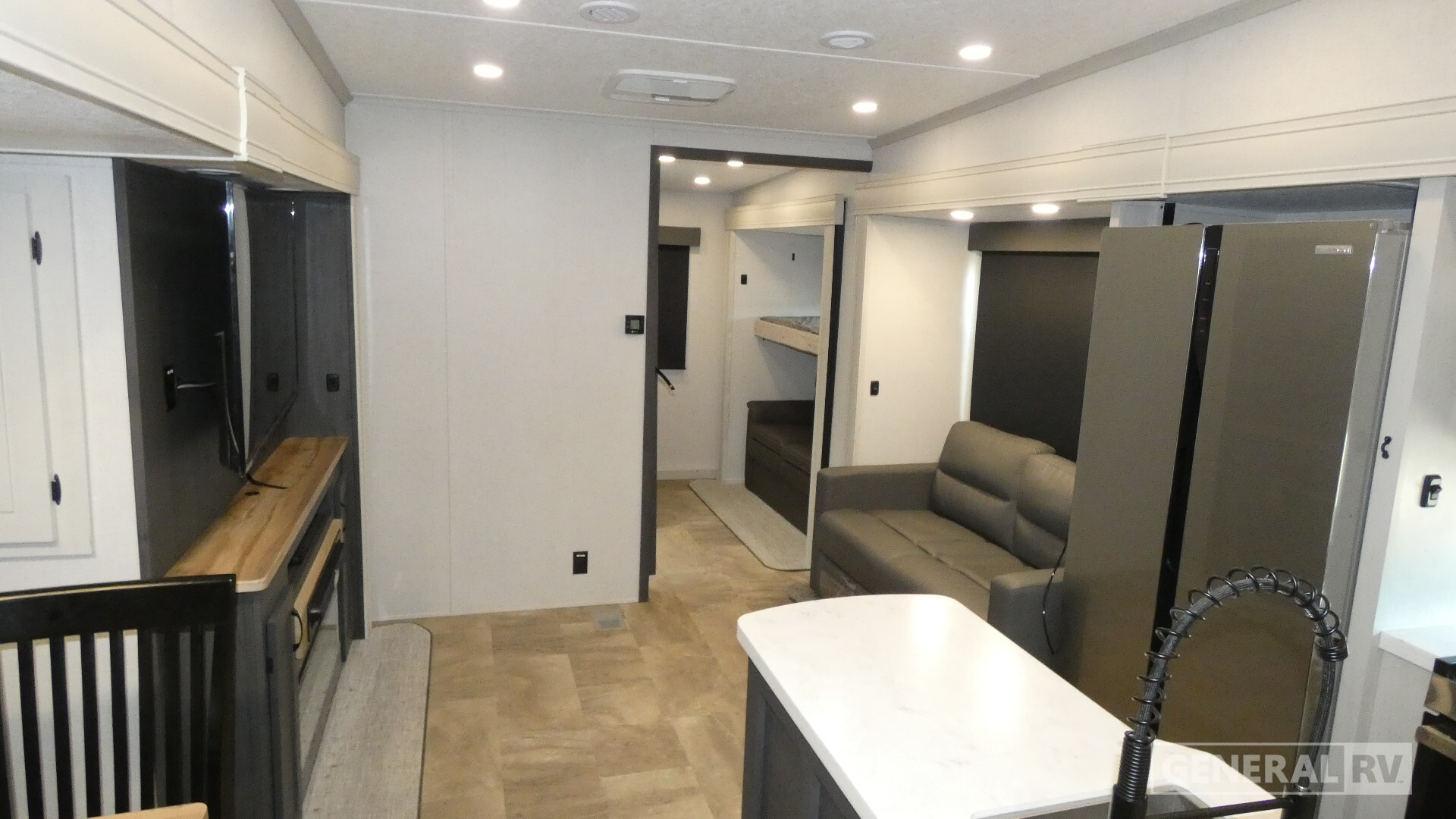 2025 Coachmen CHAPARRAL 373MBRB in dover FL