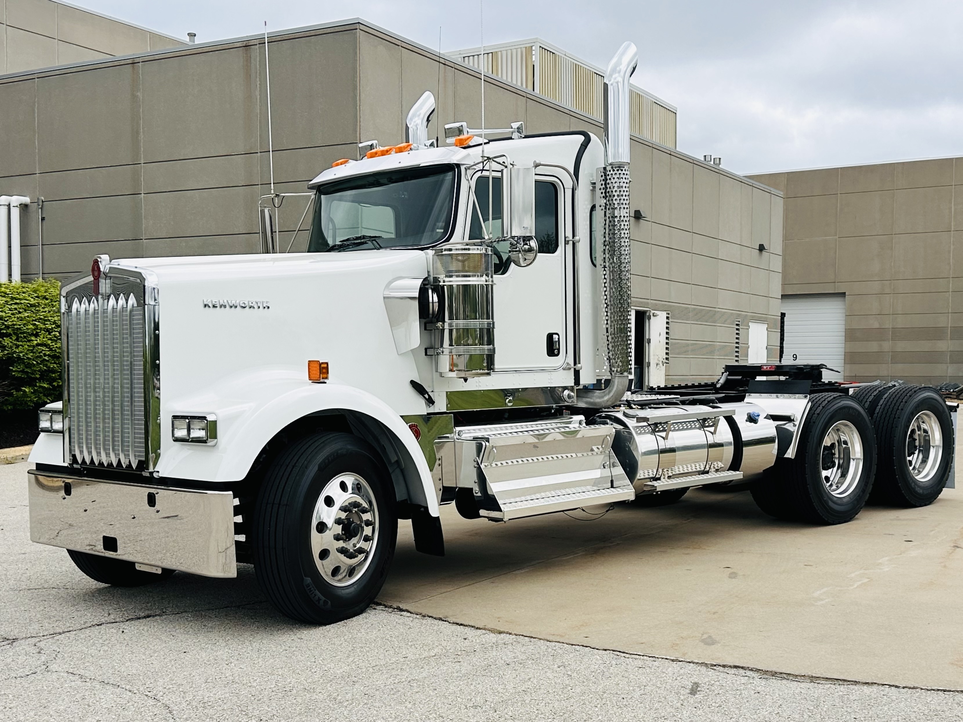 2027 KENWORTH W900L in Olathe, KS