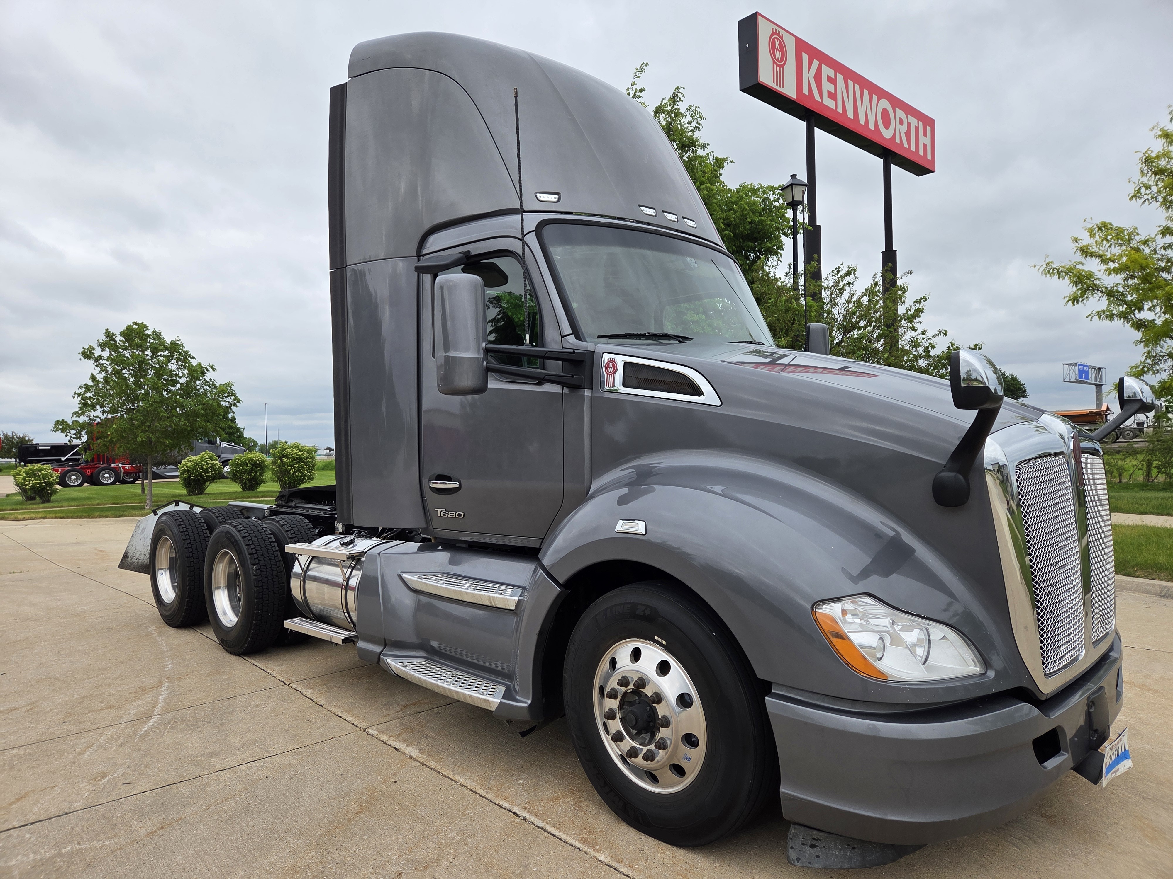 2022 KENWORTH T680 in Cedar Rapids, IA