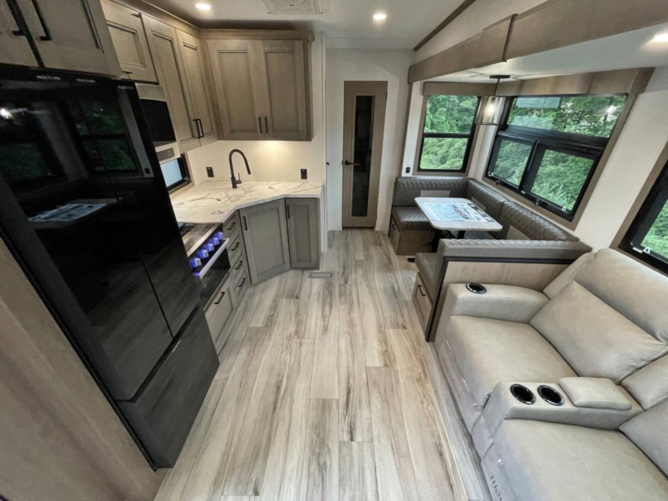 A photo of this 2026 Kz Durango Half-Ton D296BHT