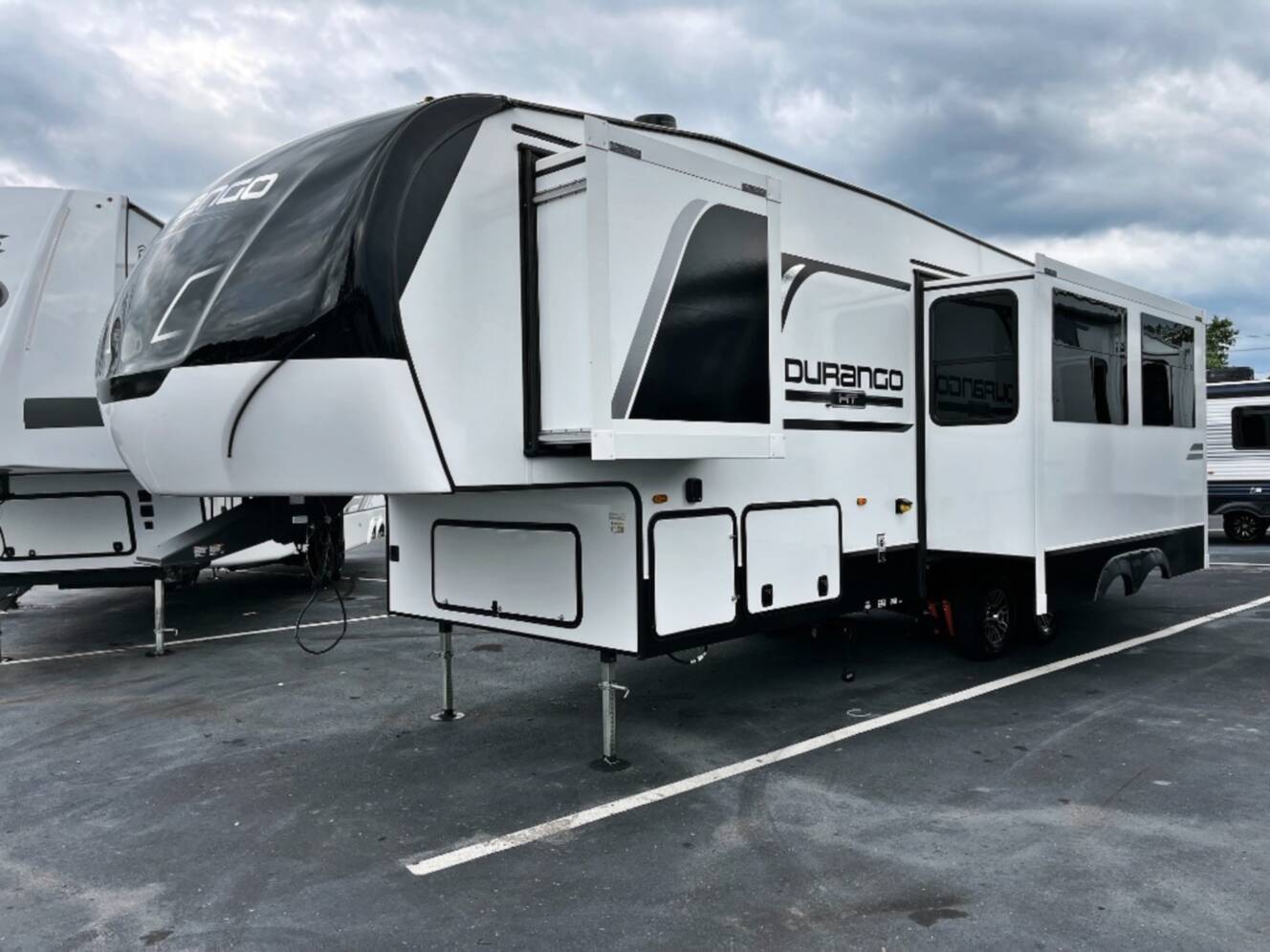 A photo of this 2026 Kz Durango Half-Ton D296BHT
