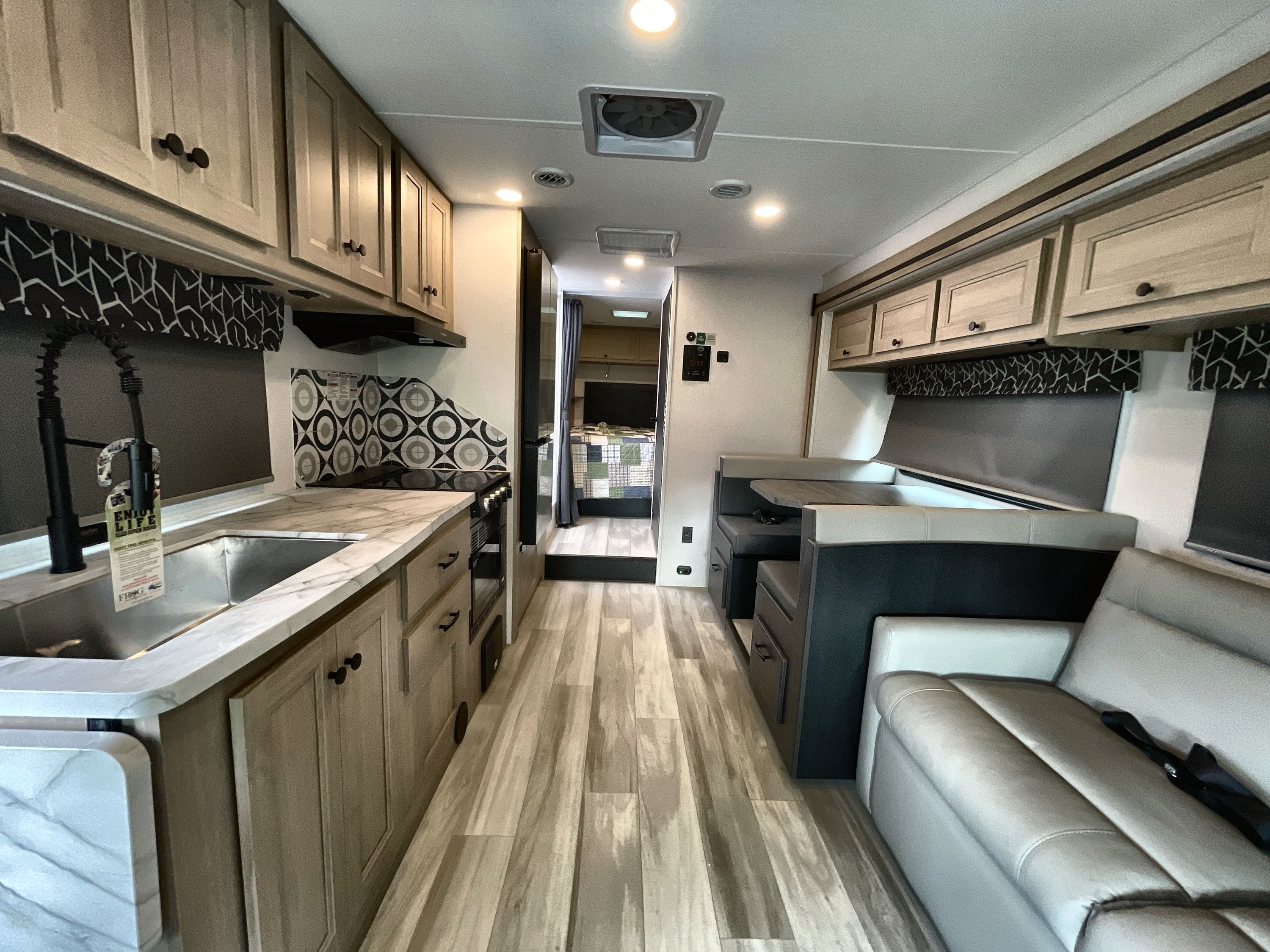 2026 Forest River SUNSEEKER LE 2850SF 2850SLE in hugo MN