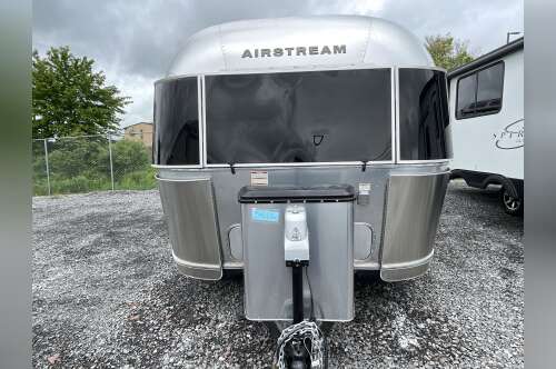 2019 Airstream INTERNATIONAL SIGNATURE 27FB QUEEN in thornburg VA