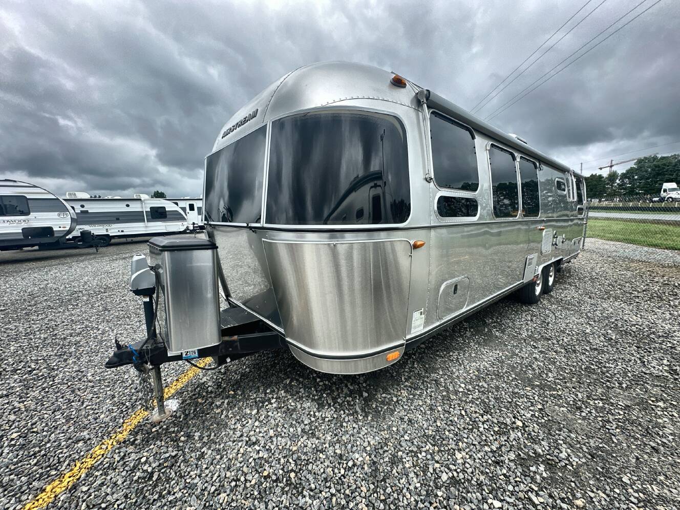 A photo of this 2017 Airstream FLYING CLOUD 30