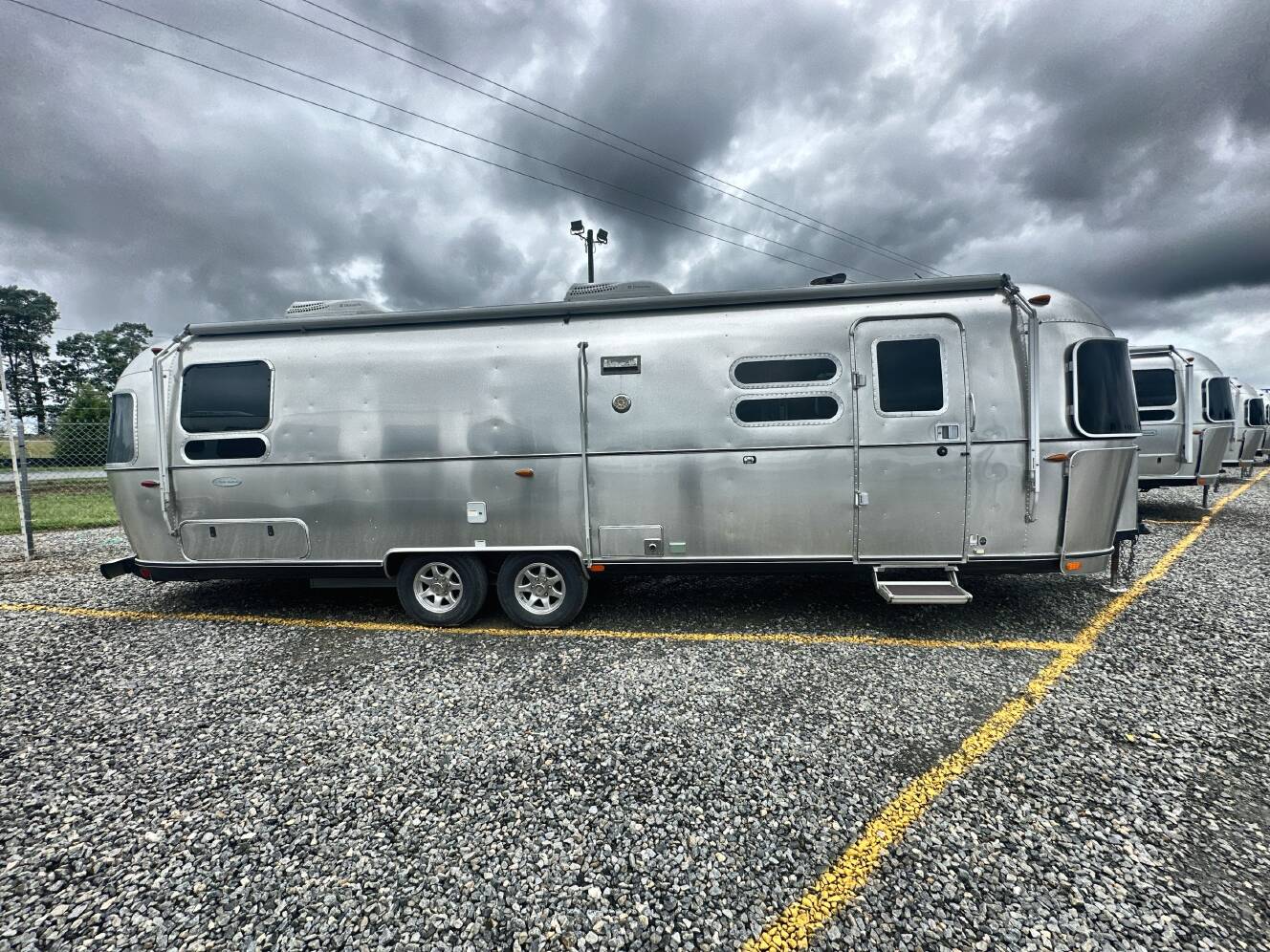 A photo of this 2017 Airstream FLYING CLOUD 30
