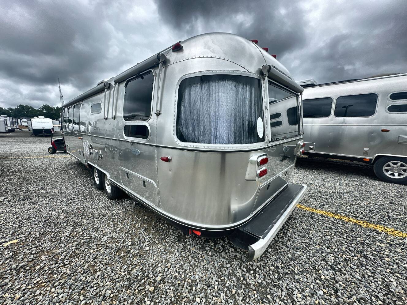 A photo of this 2017 Airstream FLYING CLOUD 30