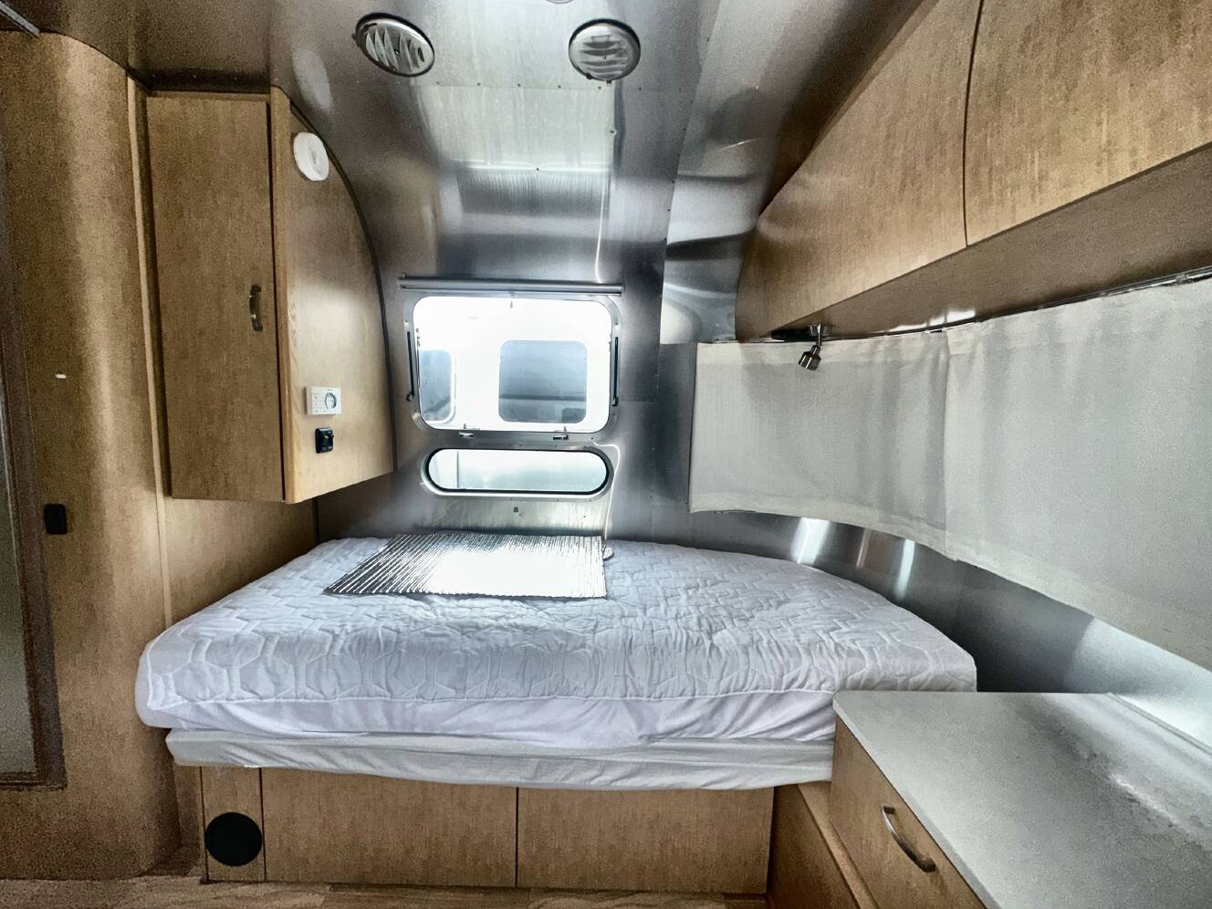 A photo of this 2017 Airstream FLYING CLOUD 30
