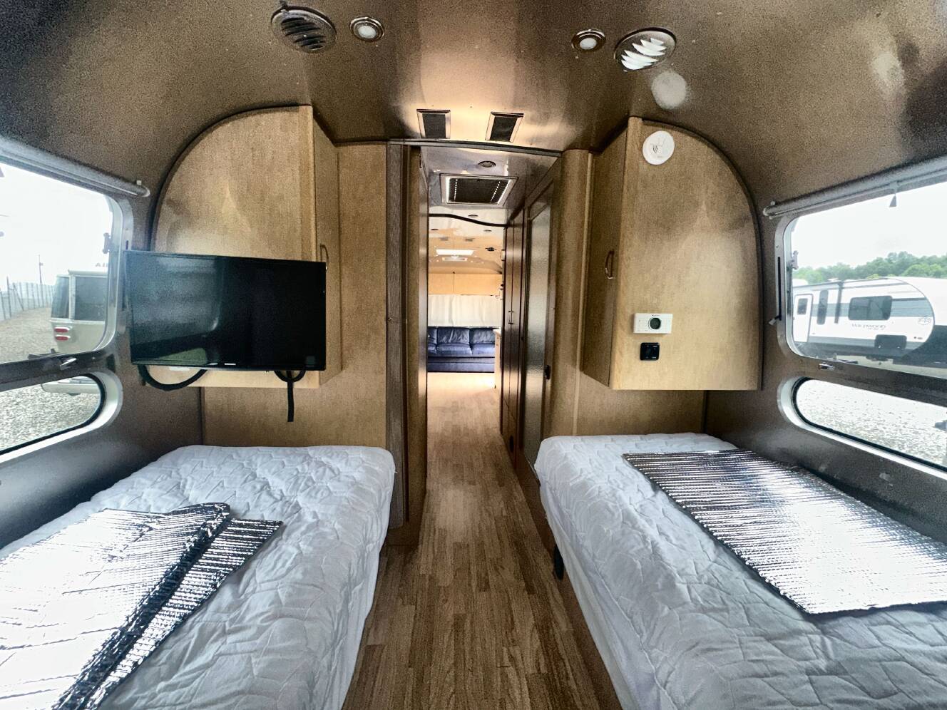 A photo of this 2017 Airstream FLYING CLOUD 30