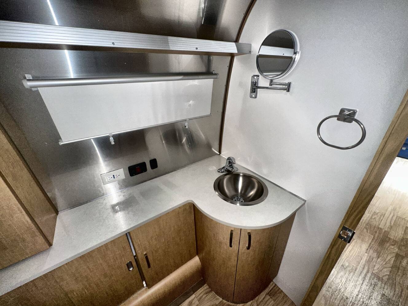 A photo of this 2017 Airstream FLYING CLOUD 30