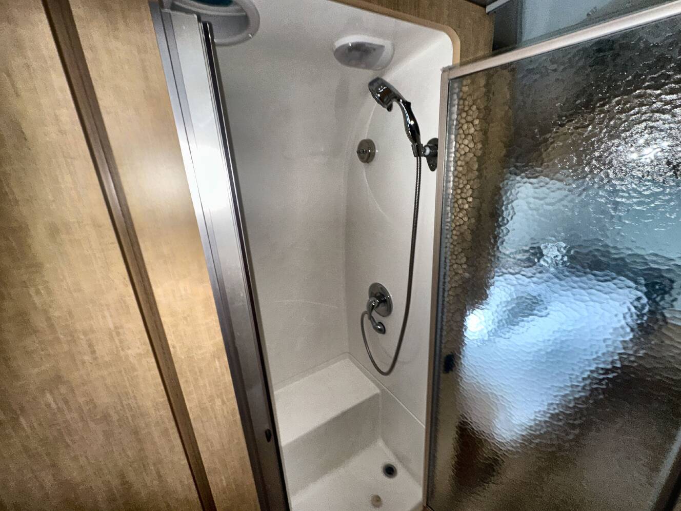 A photo of this 2017 Airstream FLYING CLOUD 30