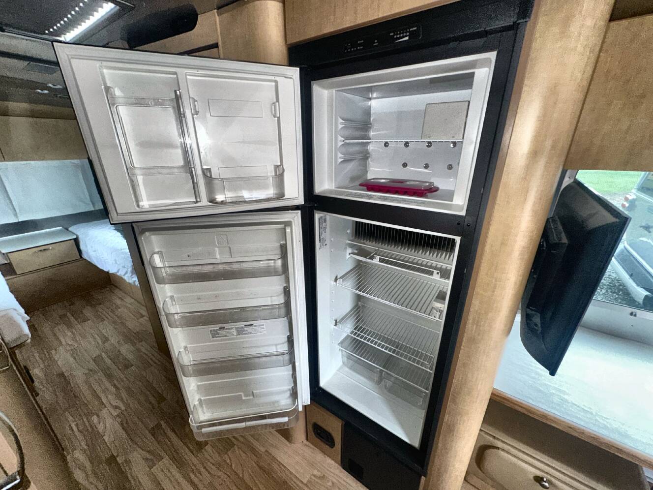 A photo of this 2017 Airstream FLYING CLOUD 30