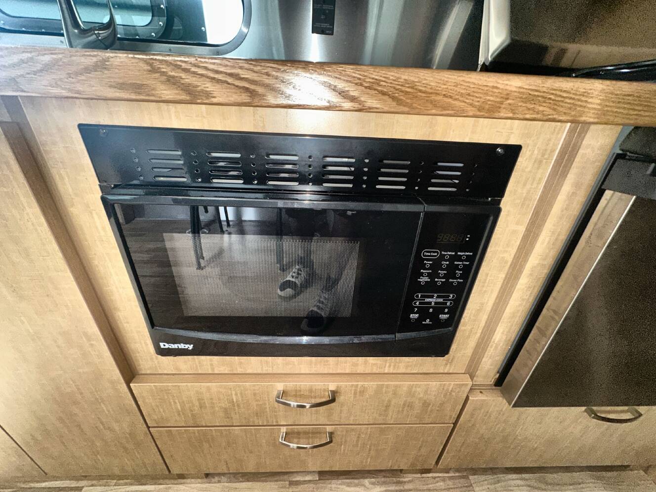 A photo of this 2017 Airstream FLYING CLOUD 30