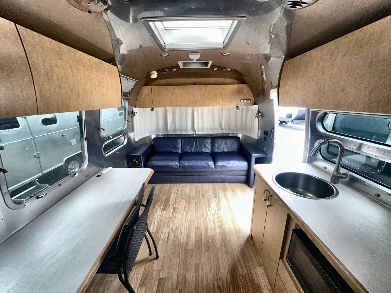 A photo of this 2017 Airstream FLYING CLOUD 30