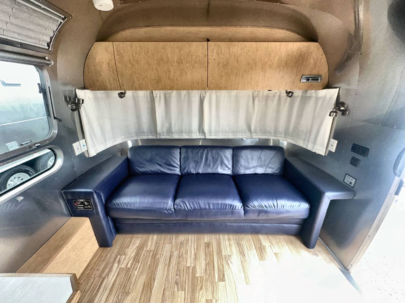 A photo of this 2017 Airstream FLYING CLOUD 30