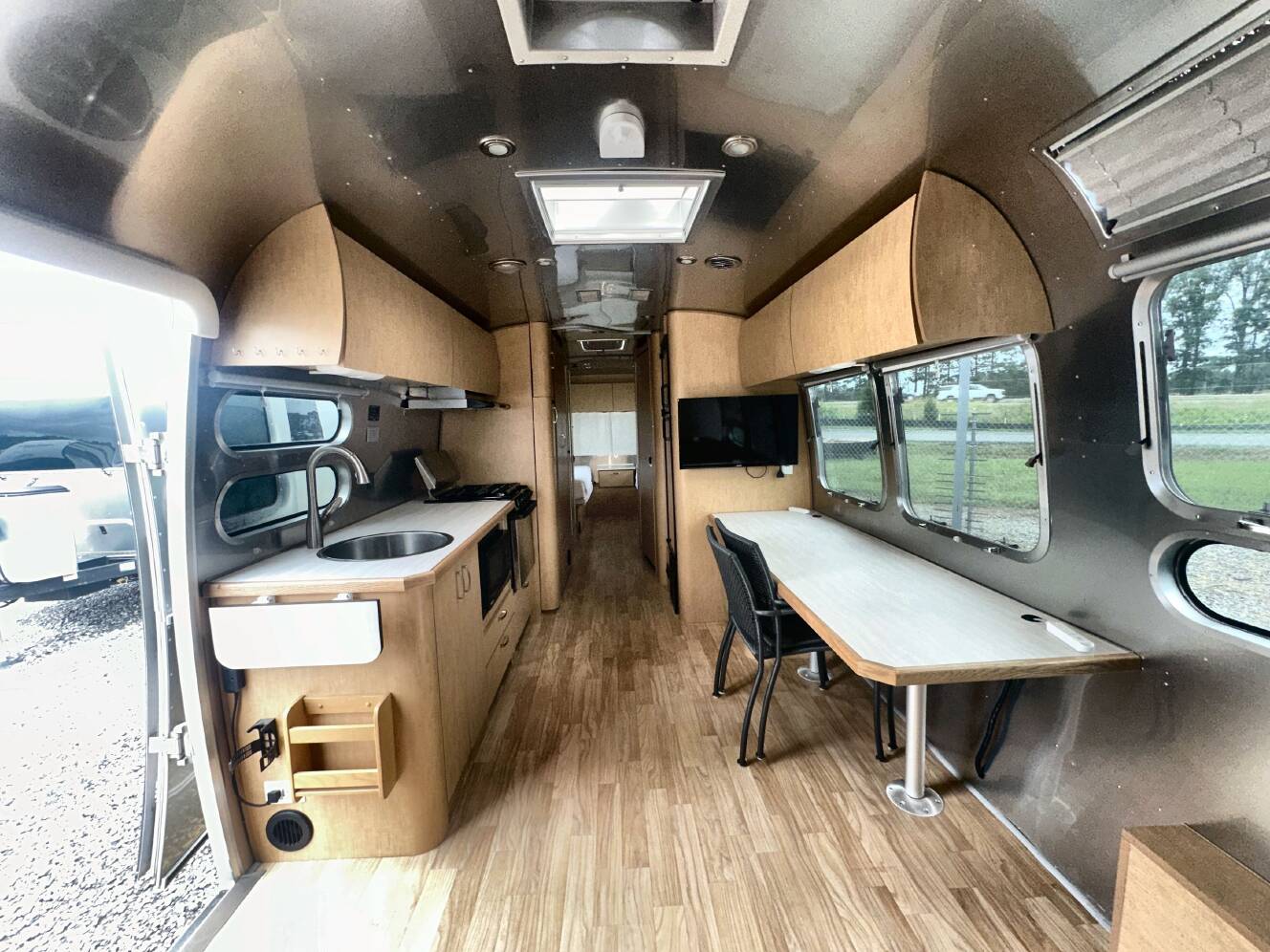 A photo of this 2017 Airstream FLYING CLOUD 30