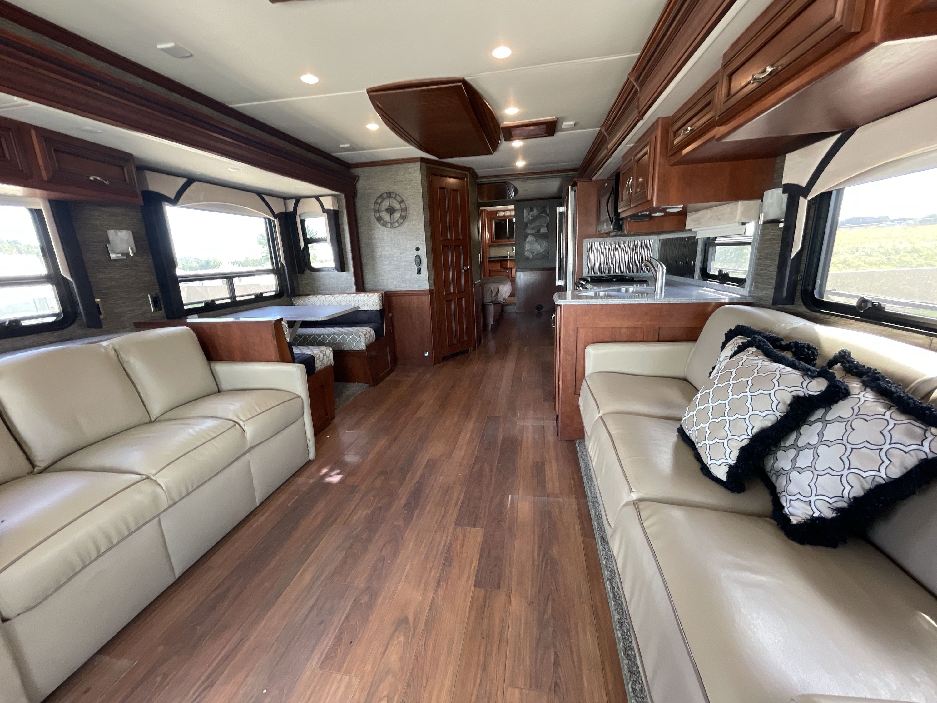 2015 Newmar VENTANA LE 3812 in summerset SD