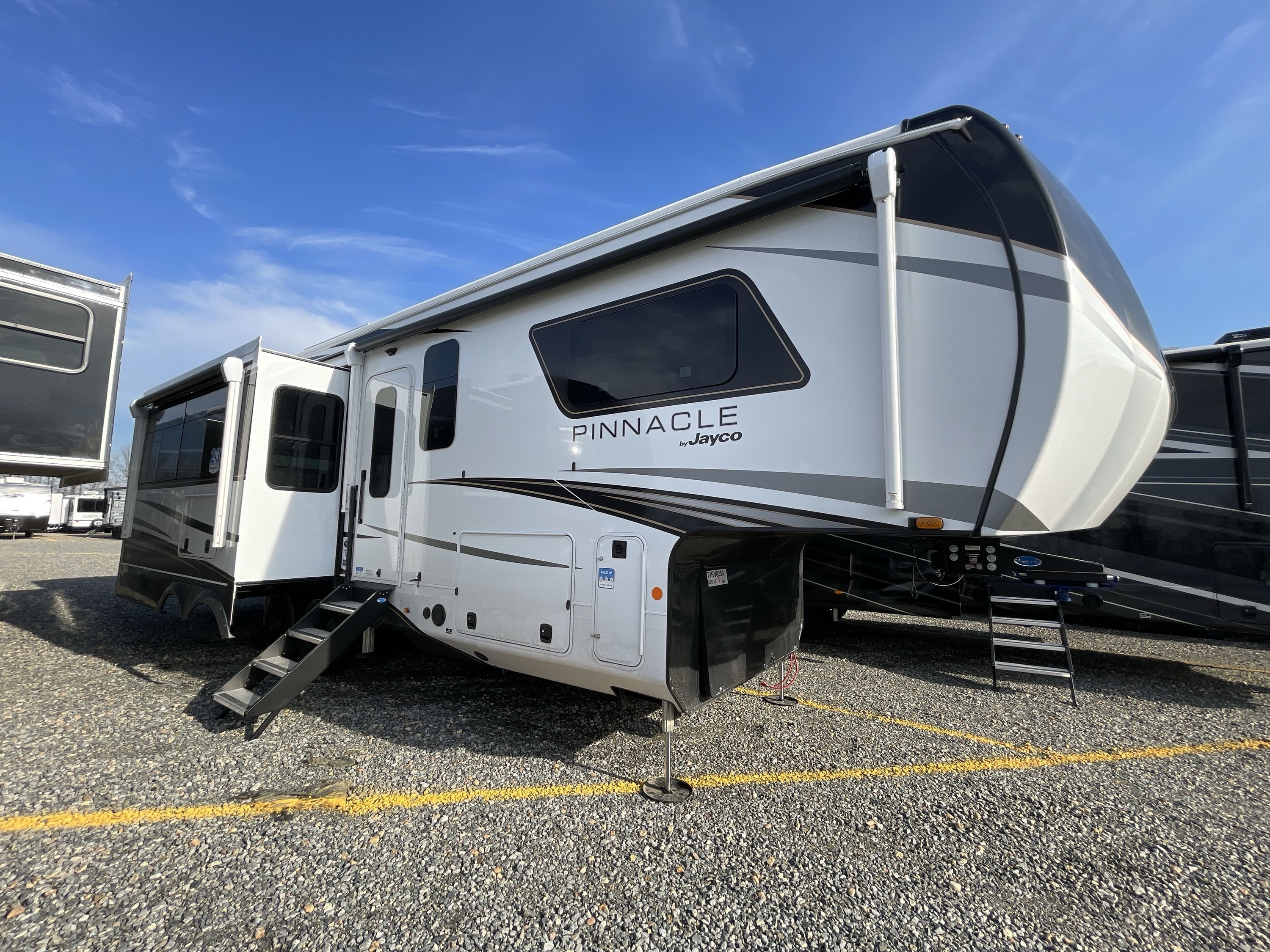 2026 Jayco PINNACLE 32RLTS in thornburg VA