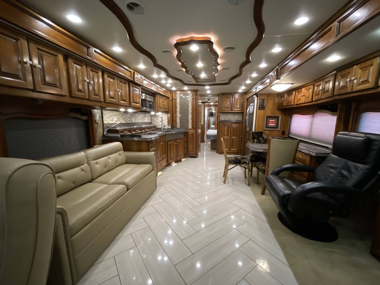 A photo of this 2014 Tiffin ALLEGRO BUS 40QBP