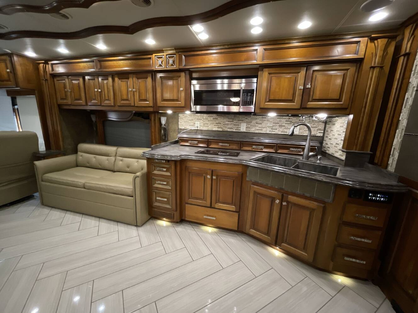 A photo of this 2014 Tiffin ALLEGRO BUS 40QBP