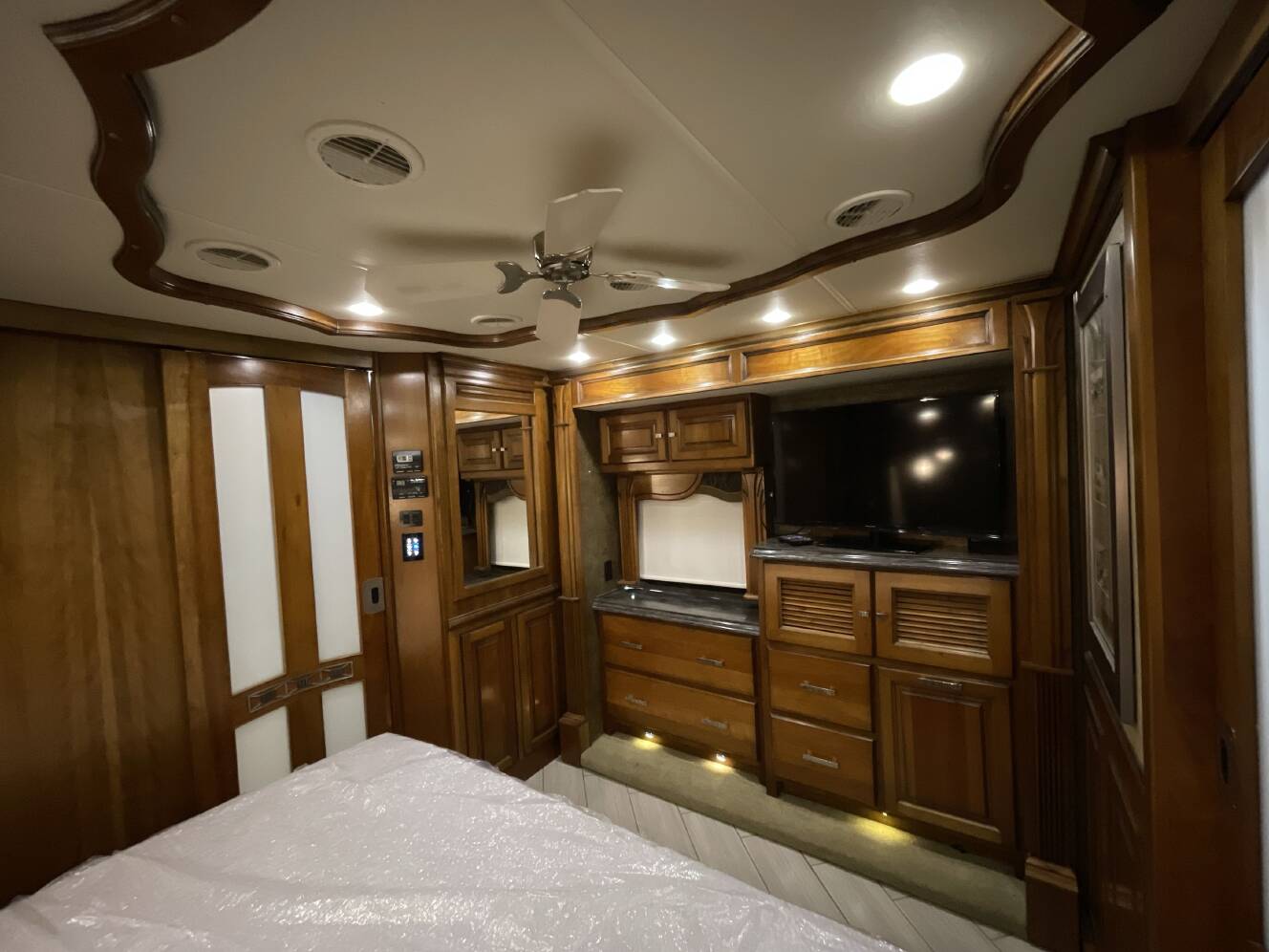 A photo of this 2014 Tiffin ALLEGRO BUS 40QBP