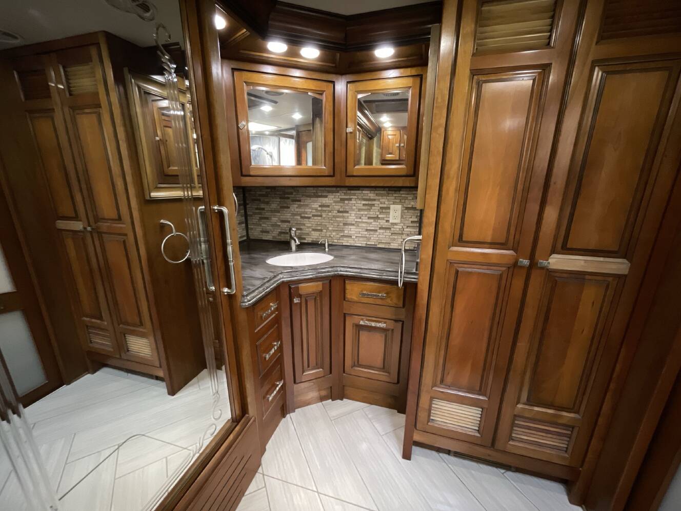 A photo of this 2014 Tiffin ALLEGRO BUS 40QBP